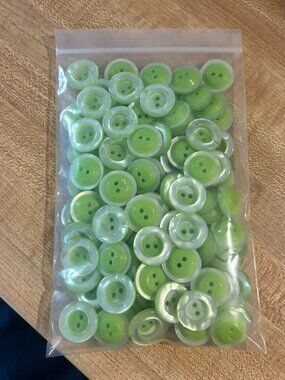 3/4" Light Green 2-hole Craft Buttons 100 pieces #28